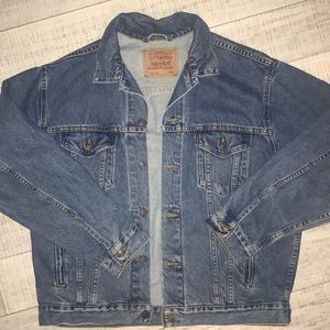 Oversized Levi’s denim jacket
